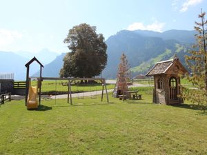 23842898-Ferienhaus-10-Mayrhofen-300x225-2