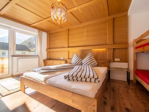 23895909-Ferienhaus-11-Mayrhofen-300x225-5