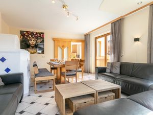 23925703-Ferienhaus-18-Mayrhofen-300x225-5