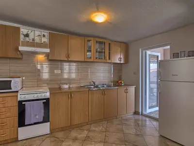 Ferienhaus für 8 Personen (180 m²) in Liznjan 10/10