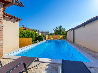 PoolOfHouse