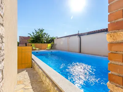 PoolOfHouse
