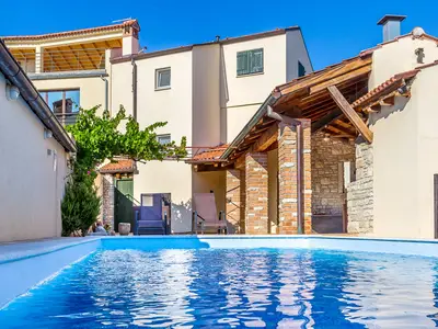 PoolOfHouse