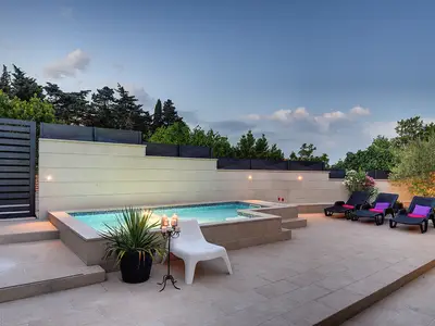 PoolOfHouse