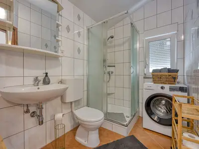 Badezimmer mit Dusche