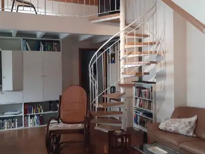 Wohn-Esszimmer mit Empore