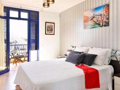 Schlafbereich. Master Bed Room mit Atlantik View Balkon