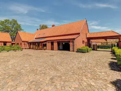Außenseite Ferienhaus [Sommer]