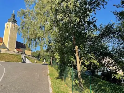 Blick von der Strasse auf Messern 43