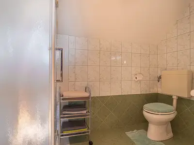 Badezimmer mit Dusche
