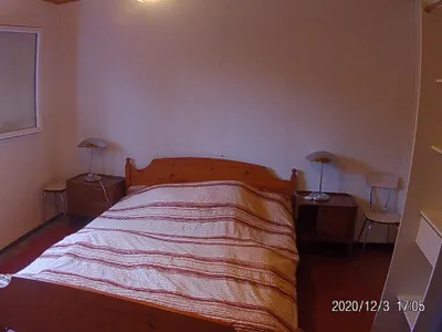 Schlafbereich. Zimmer 1: grosses Doppelbett (160 x 200)