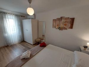 Ferienhaus mit Schlafzimmer (65 m²) in Miholašćica