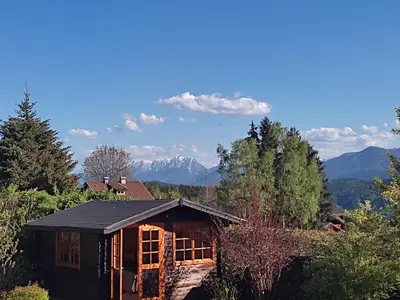 Grillhütte mit Blick auf den Dobratsch