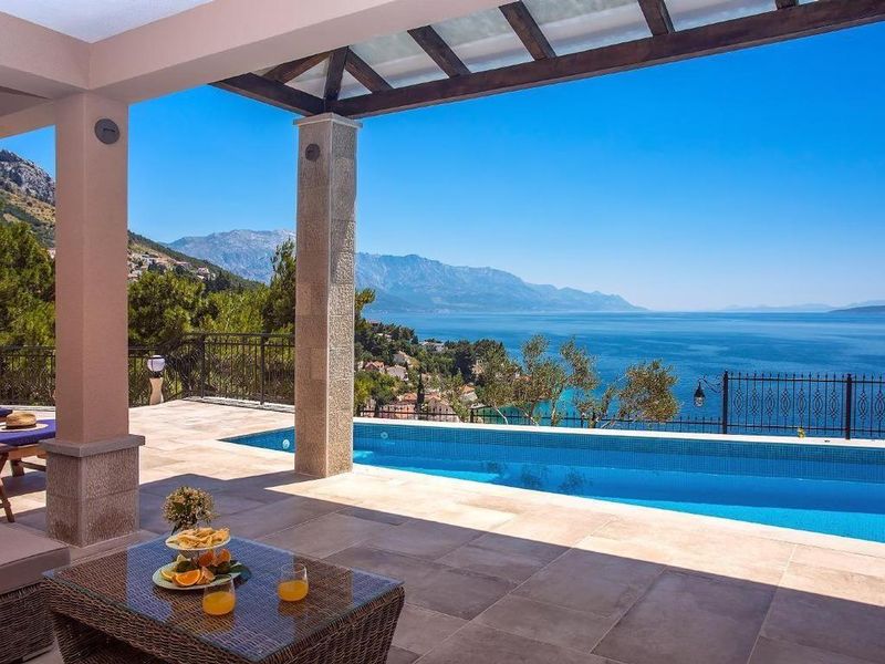 Terrasse. 5-Sterne-Villa Porto Mimice mit 40 m² privatem Pool, 4 Schlafzimmern mit Bad