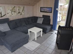 23995666-Ferienhaus-6-Mirow-300x225-2