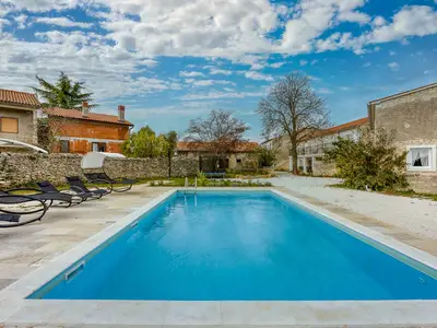 Ferienhaus für 11 Personen (250 m²) in Modrušani 1/10