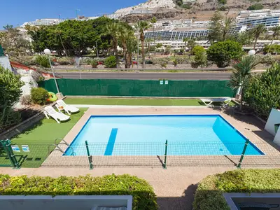 PoolOfHouse