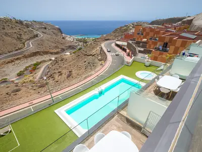 PoolOfHouse