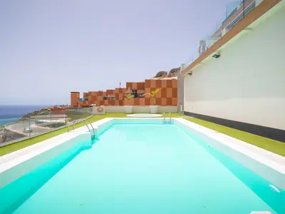 PoolOfHouse