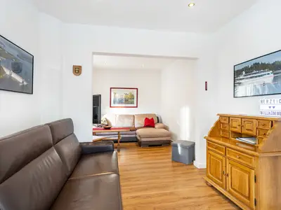 Photo, INSIDE, OUTSIDE