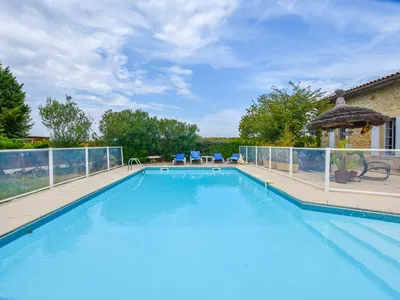 PoolOfHouse