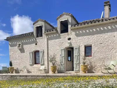 Außenseite Ferienhaus [Sommer]