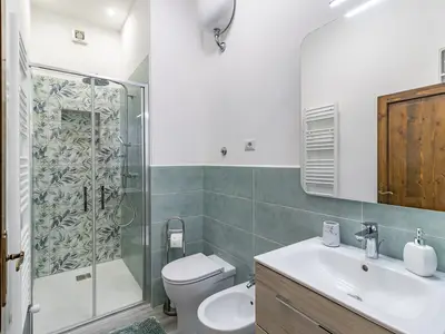 Badezimmer mit Dusche