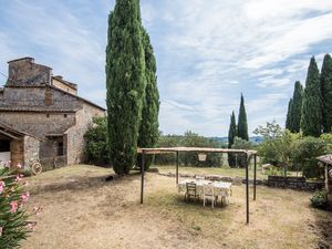 23708743-Ferienhaus-8-Monteriggioni-300x225-5