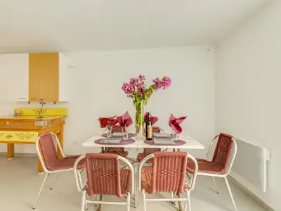DiningRoom