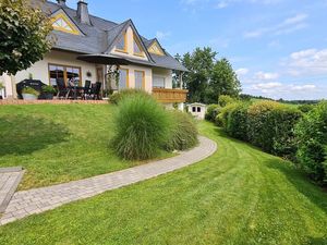 23993755-Ferienhaus-4-Monzelfeld-300x225-0