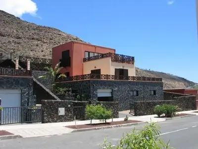 Hauptfassade der Villa