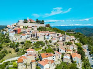 Ferienhaus für 6 Personen (270 m²) in Motovun