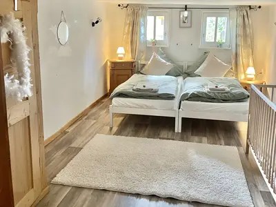 Schlafzimmer mit Doppelbetten