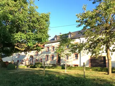 Hofanlage in der Morgensonne