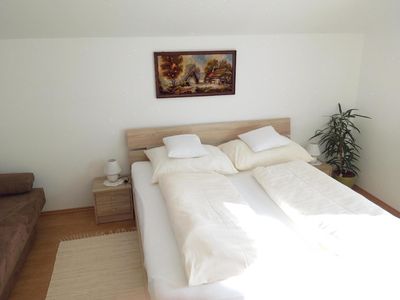 Schlafzimmer 1 im 1. Stock mit Balkon