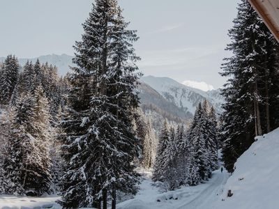 Bergler-Hoamat-Navis-Winterlandschaft-Ausblick-Hue