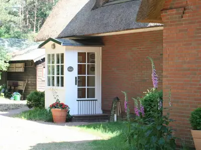 Eingang zum Reetdachhaus Isemann in Nebel auf Amrum