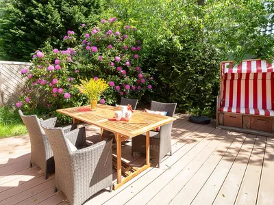 Terrasse mit Strandkorb an der Ferienwohnung Skagen im Nebeler Wald