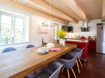 Küche und Esstisch in der Ferienwohnung Skagen