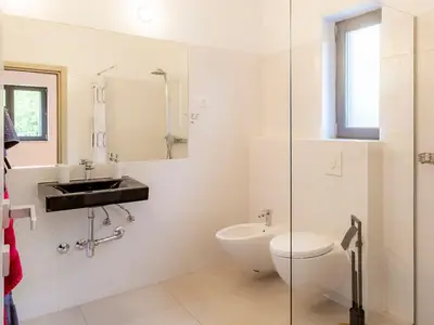 En-Suite-Bad 1