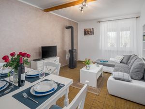 23727228-Ferienhaus-5-Nedeščina-300x225-2