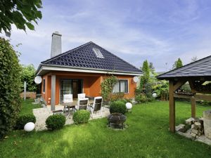 23868790-Ferienhaus-8-Neeberg-300x225-0