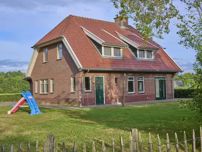 Außenseite Ferienhaus [Sommer]