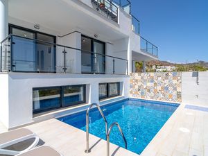 23996348-Ferienhaus-8-Nerja-300x225-5