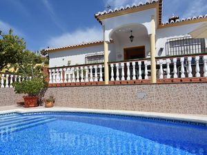 23058411-Ferienhaus-6-Nerja-300x225-4