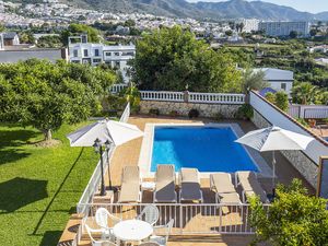 23058525-Ferienhaus-6-Nerja-300x225-2