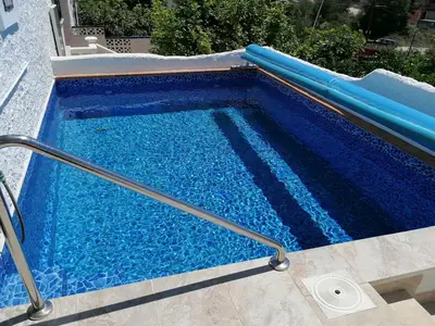 PoolOfHouse