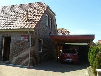 Ansicht mit Carport