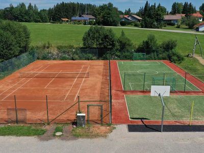 bild12_tennisplatz_und_multiballfeld