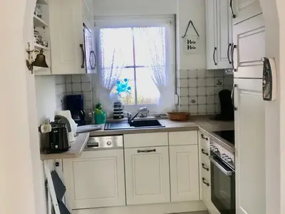 Küche im EG, kompl. Einbauküche, Ceranfeldherd, Spülmaschine, Gefier-, Kühlschrank, Mikrowelle,